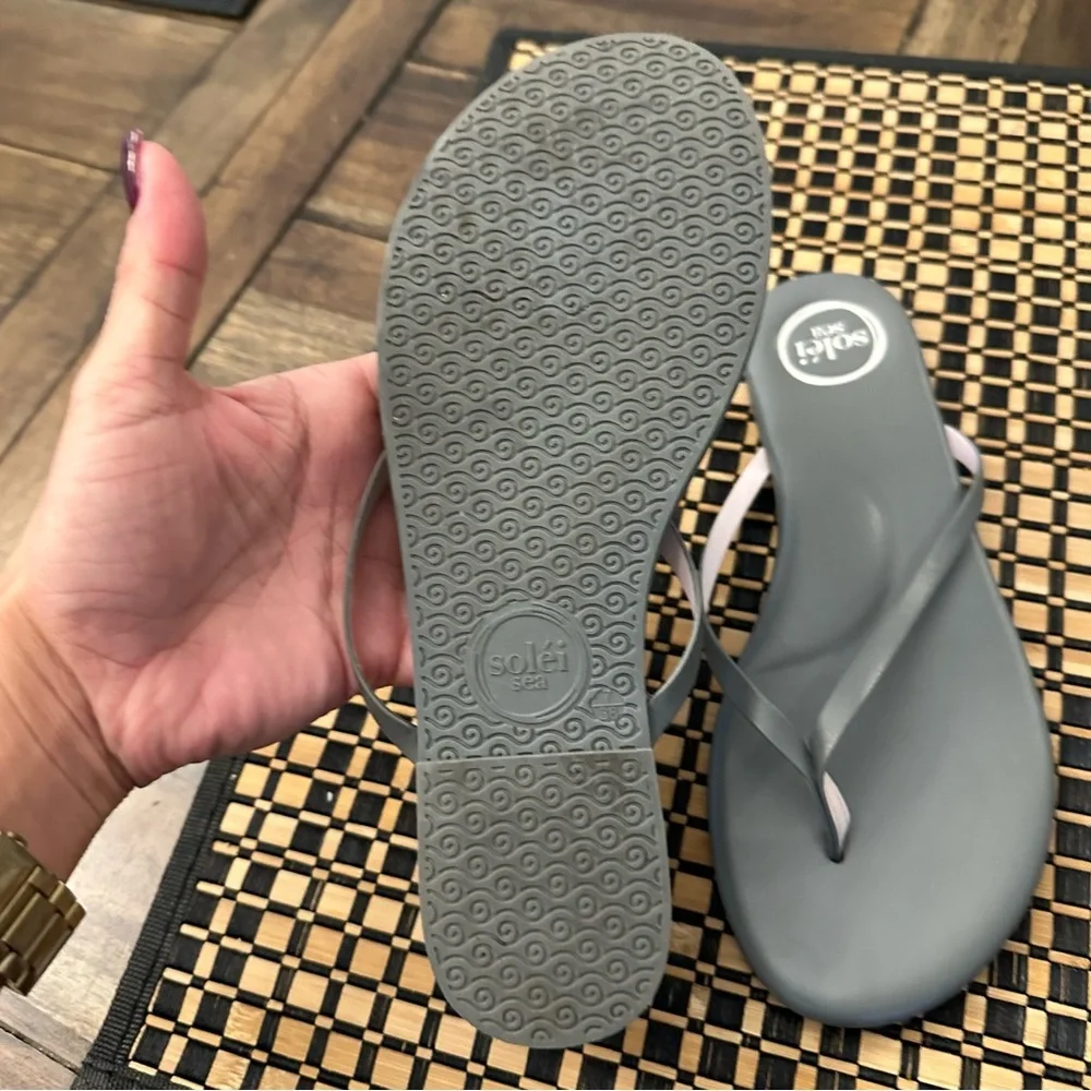 Solei Sea Women’s Grey Flip Flops — Casual Comfort Sandals Size 7